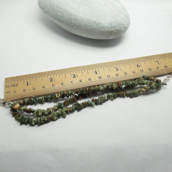 Rhyolite three strand chip bracelet - Picture 7 of 10